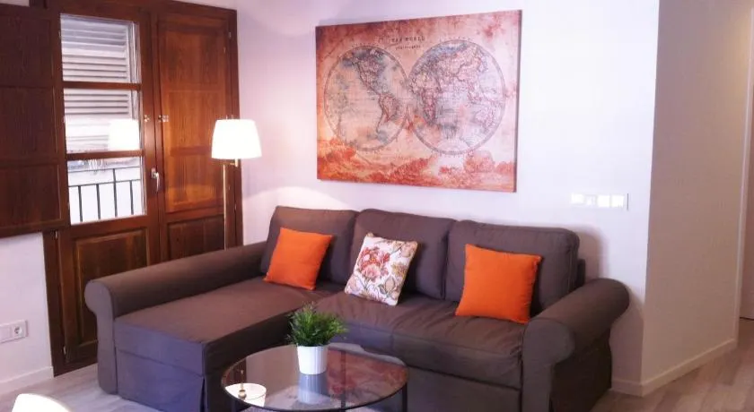 Superb Central Market Apt - Image 1
