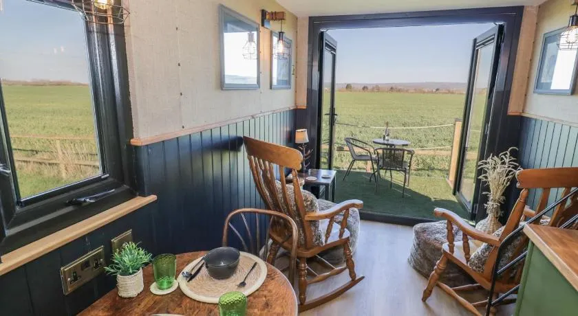 GiGi's Horsebox - Image 1