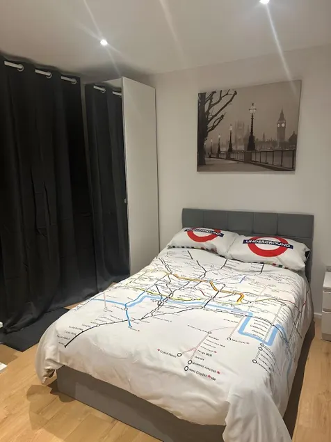 Self-contained en-suite room very close to Wembley stadium - Image 1