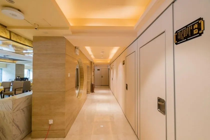 Shangdu Hotel - Image 1