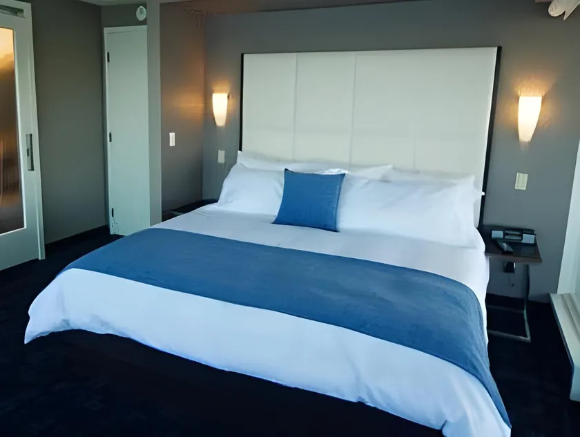 Oyster Point Hotel - Image 1