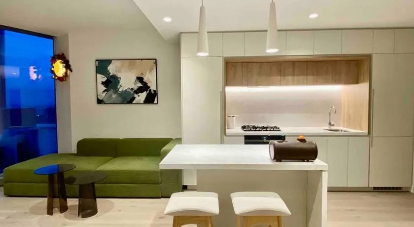 Chic 2BR Luxury Apt in Prime West Side Complex Center of It All - Image 1