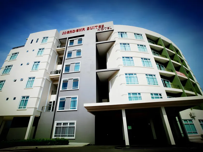 Merdeka Suites Hotel - Image 1