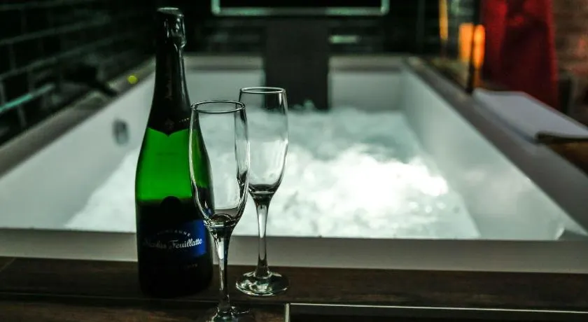 Luxe and Spa - Image 1