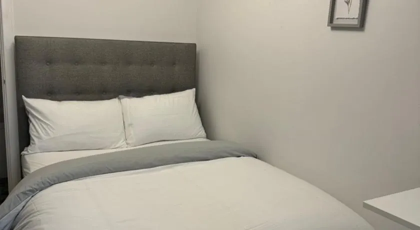Private En-suite - Image 1