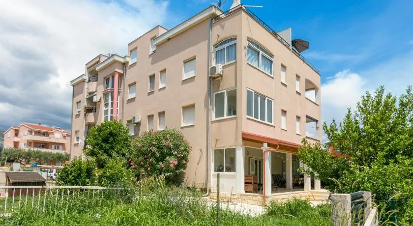 Apartments with parking space Kastel Stafilic, Kastela - 20926 - Image 1