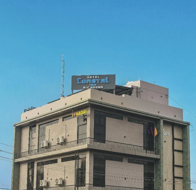 HOTEL COASTAL INN - Image 1