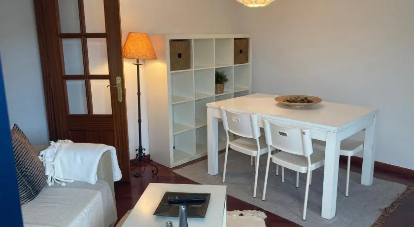 Bonito apartamento en Cangas al lado playa Rodeira - Image 1