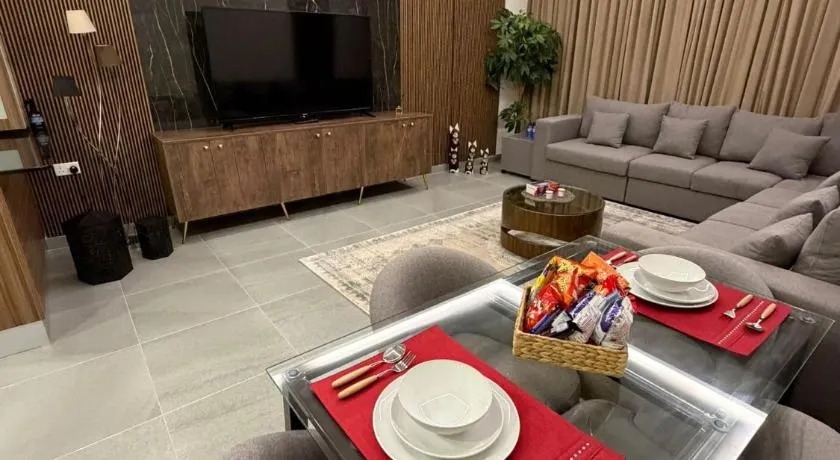 Modern & Elegant Fully Equipped Apartment - Image 1