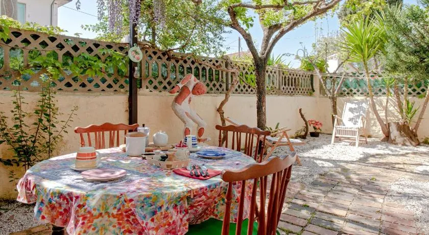 'La Casa Degli Artisti' perto da praia com jardim privado e A/C - Image 1