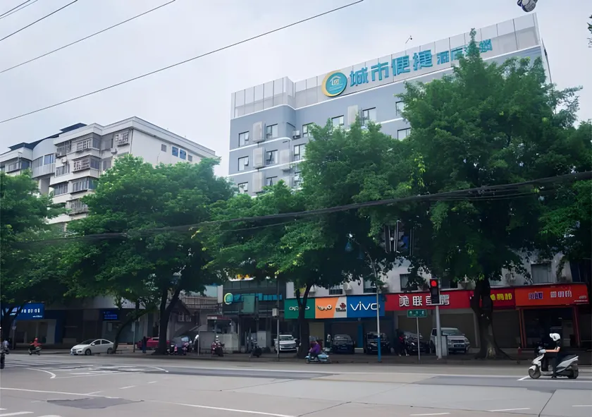 City Comfort Inn Liuzhou Liushi Road Longtan Park - Image 1