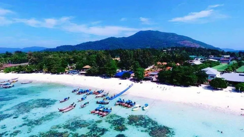  Charming Lipe Beach Resort - Image 1