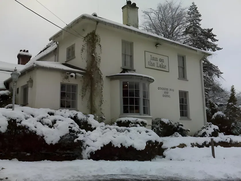 Inn on the Lake by Innkeeper's Collection - Image 1