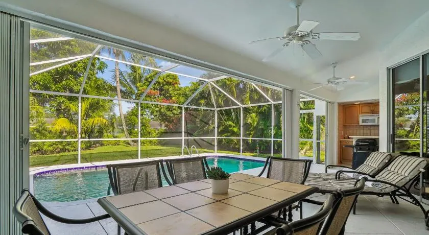 Relaxed Tropical NAPLES Retreat 5 mi to Beach home - Image 1