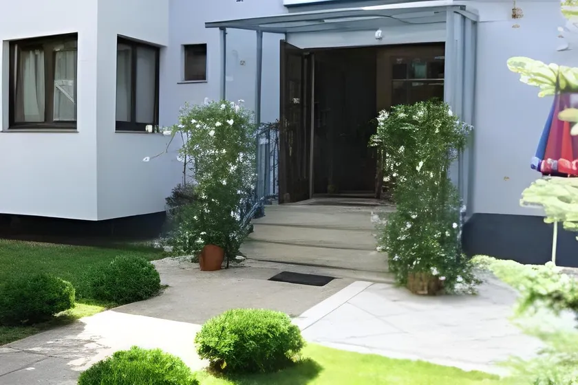 Hotel Altmann - Image 1