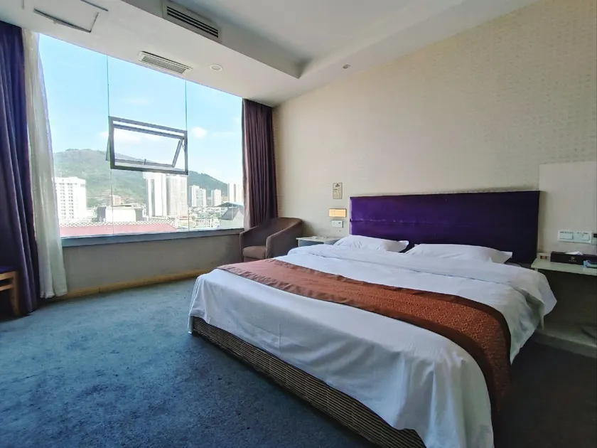 7 Xi Hotel - Image 1