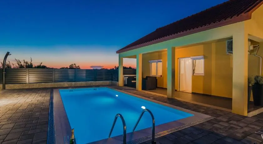 Holiday house Marijan with private pool and barbecue - by TA Leut - Image 1