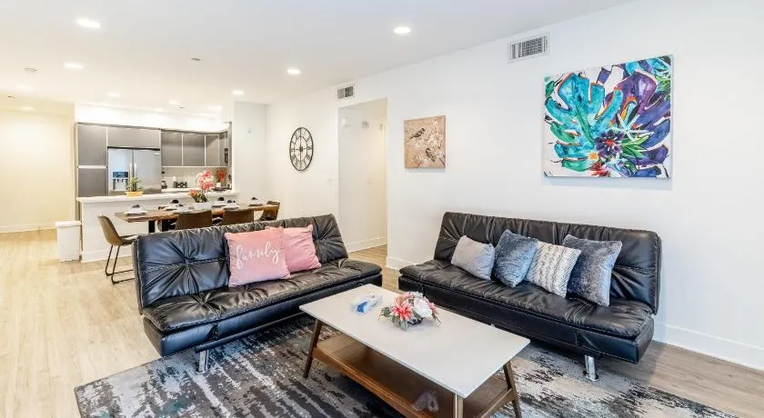 Fully furnished 3 Bedroom Apartment on Poinsettia Place apts - Image 1