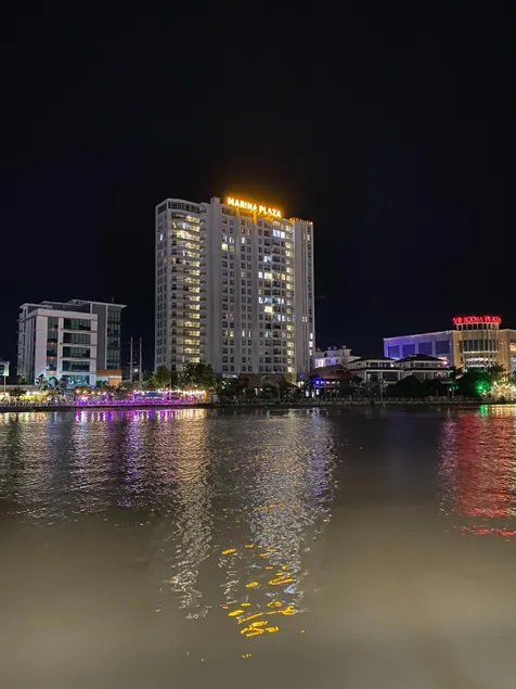 High-class apartment with beautiful river view - Image 1