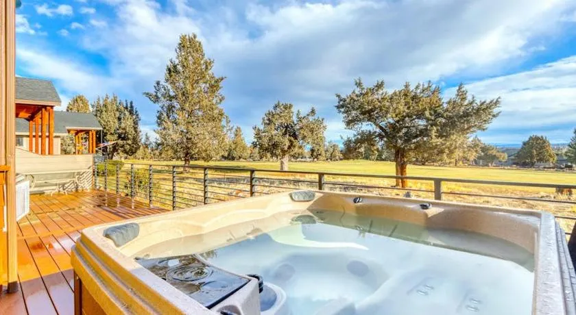 Golf course-front home with deck hot tub fireplace W&D & community pool - Image 1