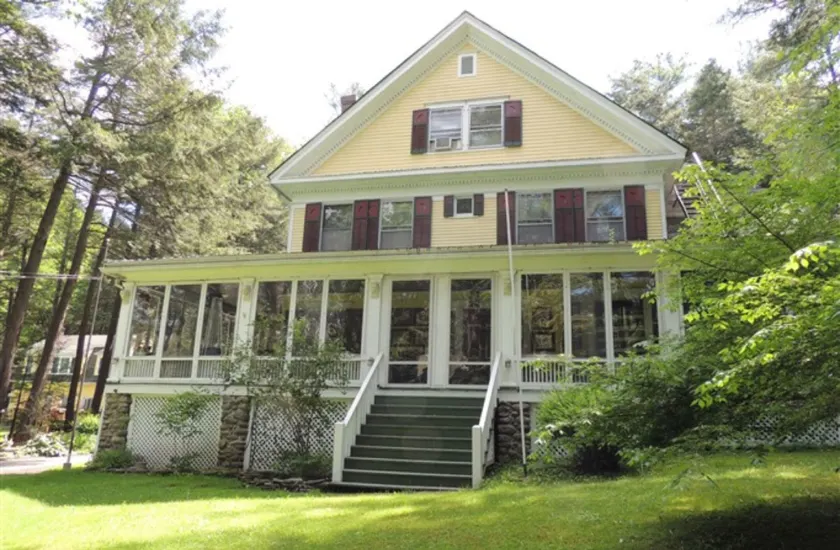 Brookview Manor Inn - Image 1
