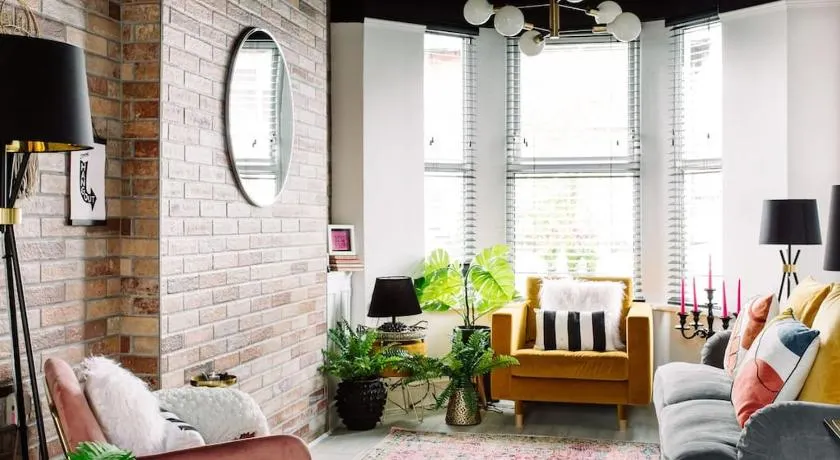 Designer 4-Bed Home in the Heart of Belfast - Image 1