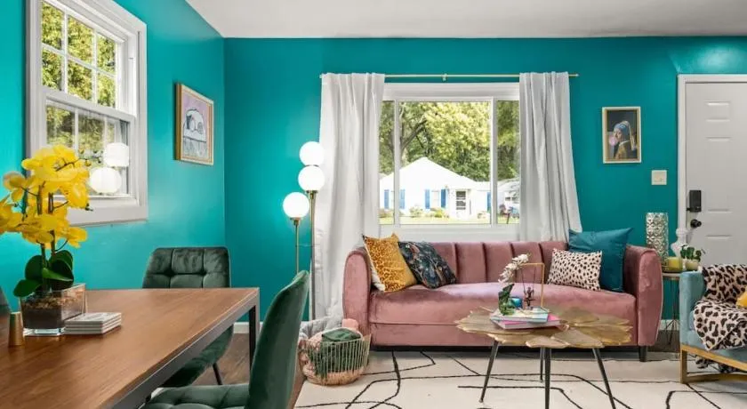 Art Deco Oasis A Stylish Retreat - Image 1
