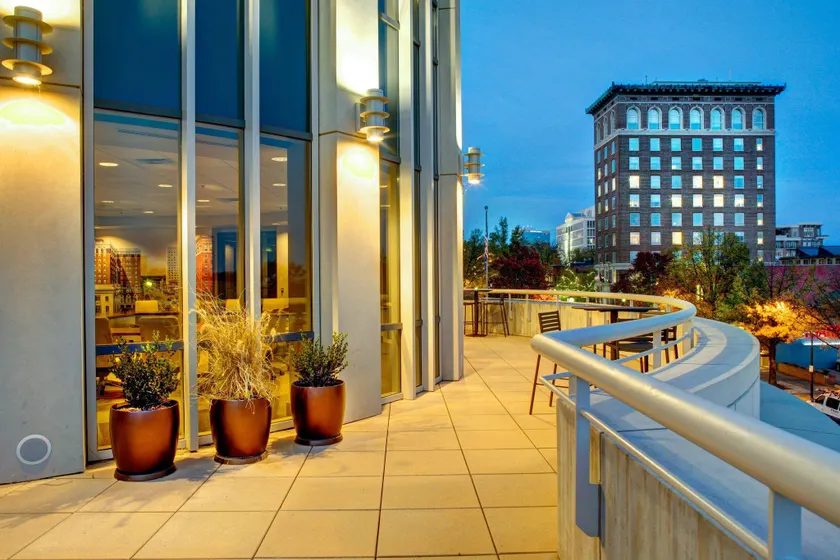 Courtyard by Marriott Greenville Downtown - Image 1