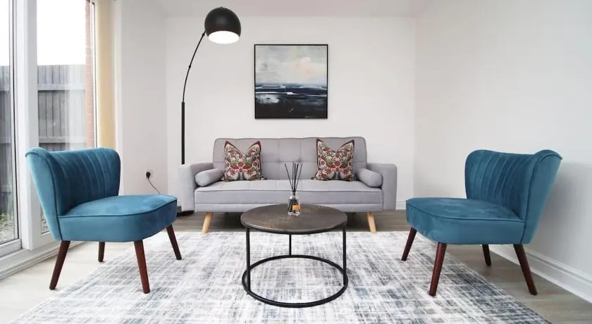 Modern and Cosy 3 Bed House Close to Cardiff City Centre perfect for Family Relocations, Contractors & Groups by Gurkha Stay with Free Parking and Wifi - Image 1