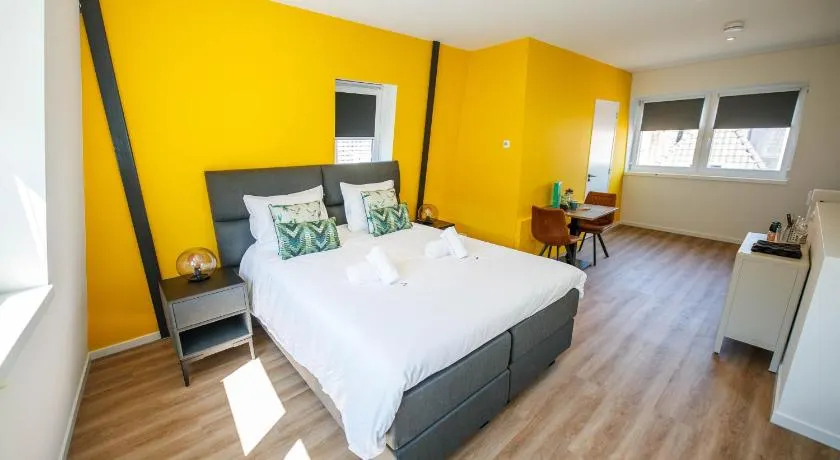 Deluxe 35m2 City Center Suite with Views - DB6C - Image 1