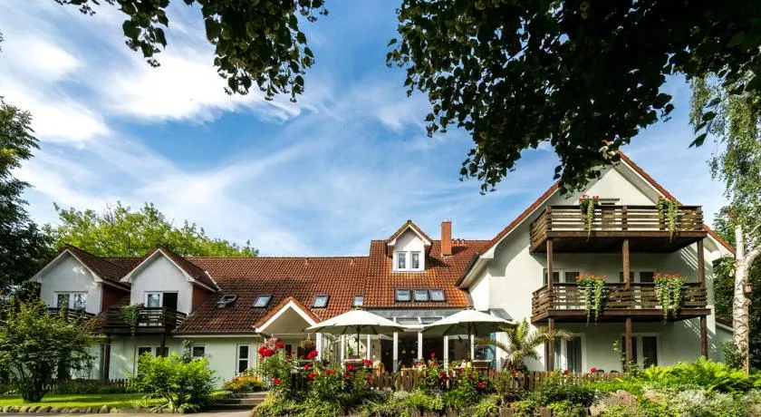 Hotel-Pension Lindenhof - Image 1
