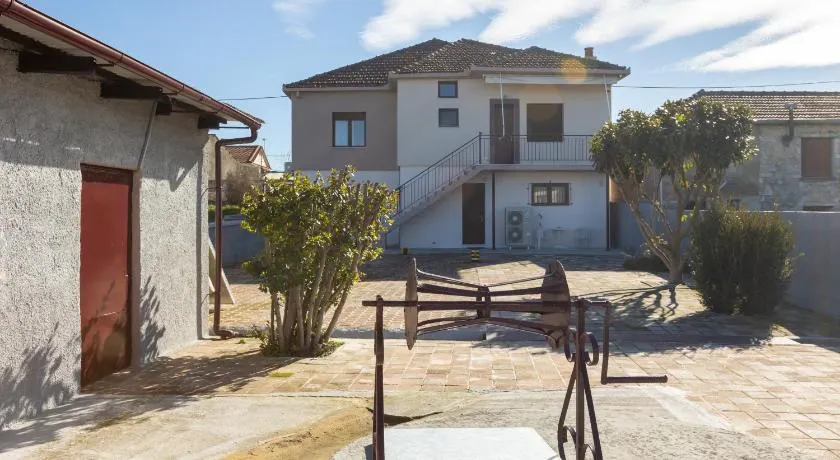 Peaceful 2-bedroom village house near Tripolis - Image 1