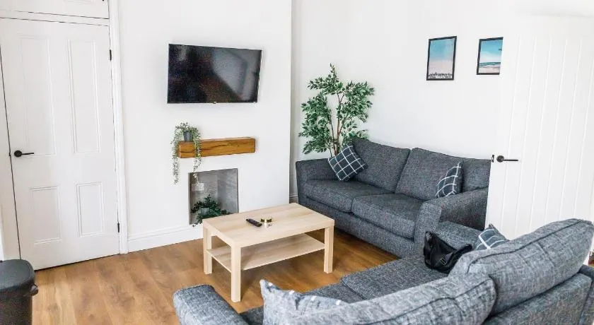 Spacious 5 Bedroom House - Perfect for Contractors - Image 1