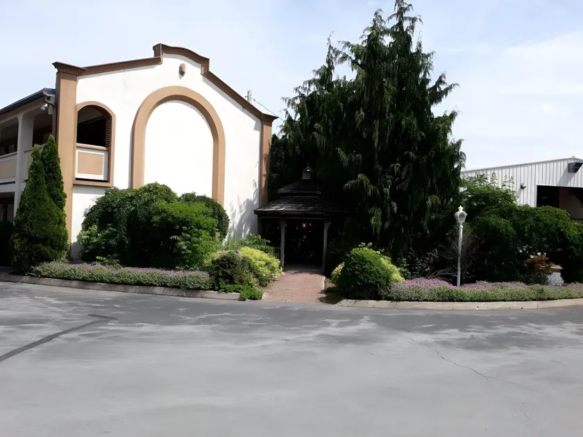 Aderi Hotel Lewisburg - Image 1