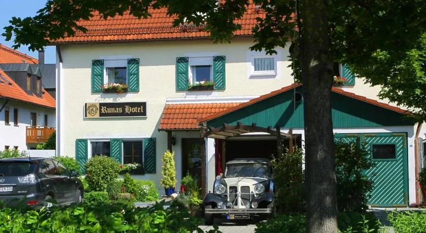 Runas Hotel - Image 1