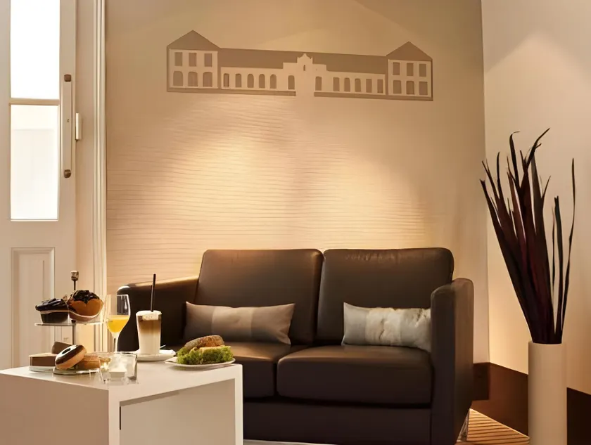 Hotel Neuer Karlshof - Image 1