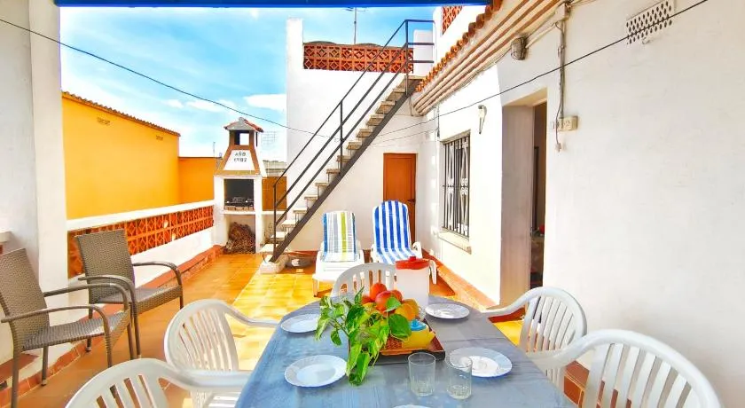 Apartamento La Terraza con barbacoa cerca playa by VACAY L'Escala - Image 1