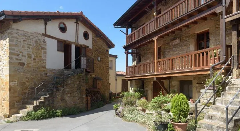 Conjunto Rural la Tejedora. Albergue y estudios familiares. - Image 1