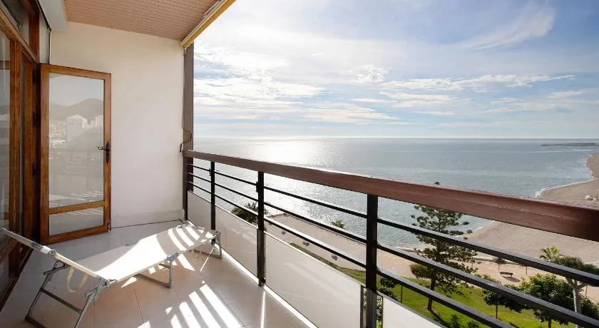 Appartement 'Première Ligne Vue Panoramique' avec vue sur la mer, Wi-Fi et climatisation - Image 1
