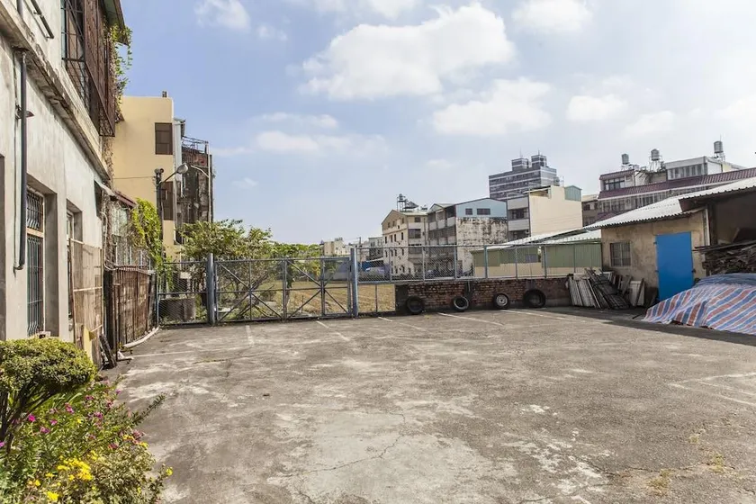 133 Hotel - Image 1