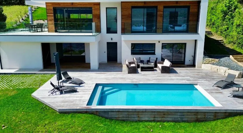 Villa Piscine chauffée vue et accès lac climatisation - Image 1