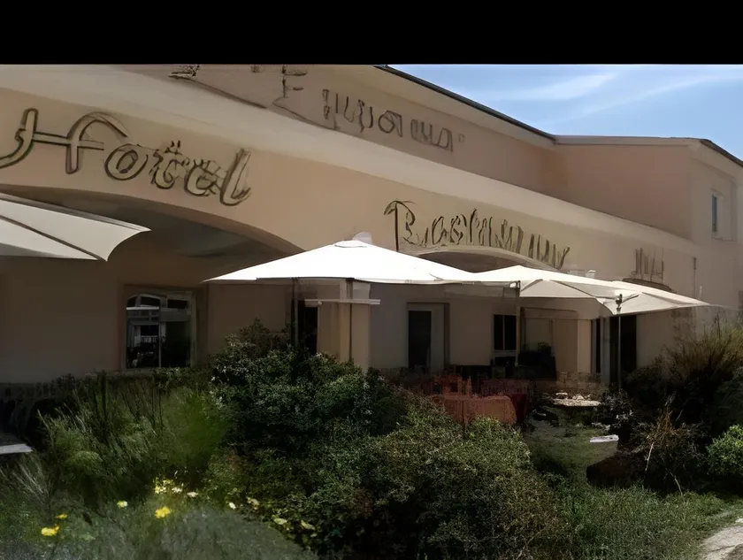 Hôtel Restaurant L' Empereur - Image 1