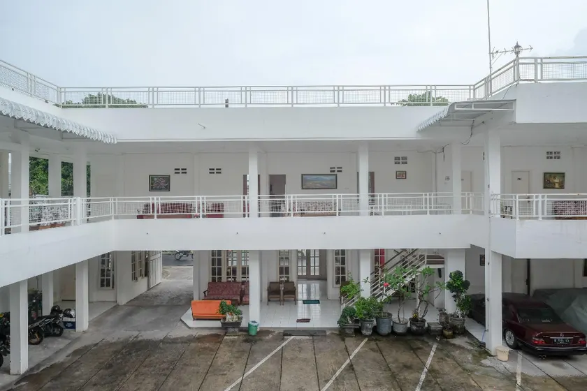 RedDoorz Plus near UMS Solo - Image 1