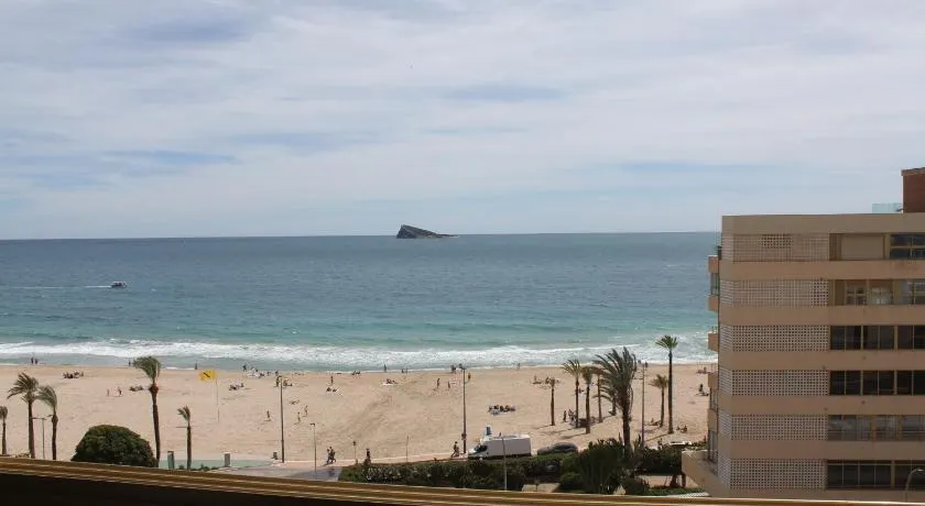 Apartamento ensueño 1a linea playa poniente 6 PAX parking wifi y AC - Image 1