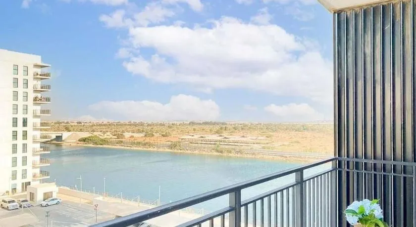 B1 Studio in Yas with canal view - Image 1