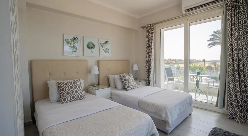 Sea Gull Marina Hotel - Image 1