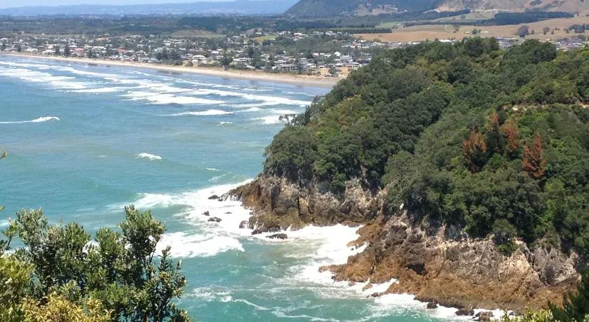 Waihi Beach Getaway-Studio, Ensuite & Private Deck - Image 1