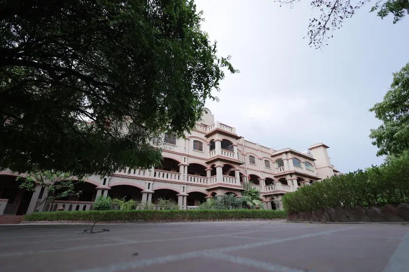 MVT Guesthouse & Restaurant - Image 1