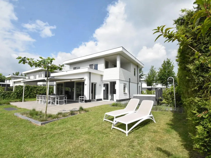 Modern villa with large garden by the water, with jacuzzi and sauna infrared - Image 1