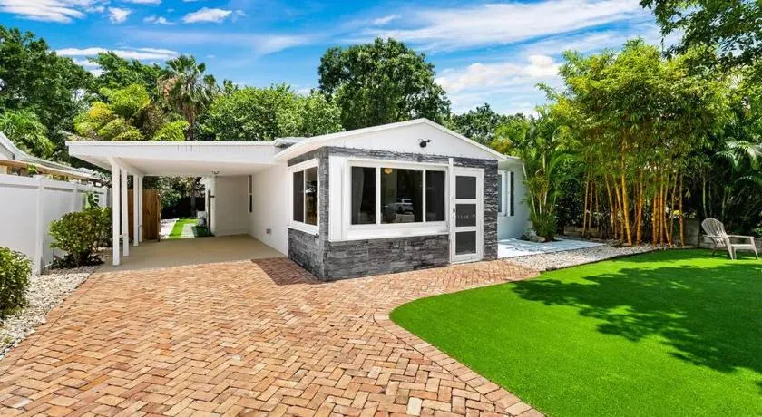 Perfect FLL Location with Putting Green - Image 1